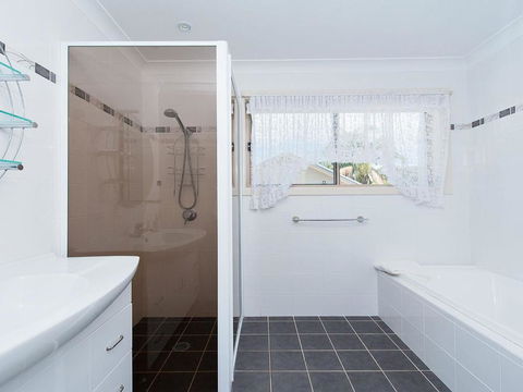 Little Beach Beauty 38A Achilles Street - Accommodation Batemans Bay 4