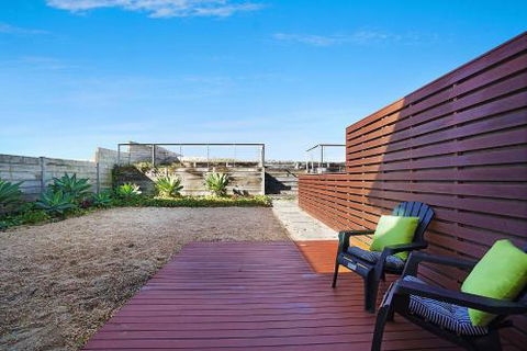 Perfect Beach Front Duplex The Entrance North - Accommodation Batemans Bay 4
