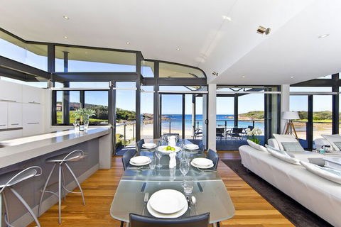 Sails On The Beachfront Exclusive Seaside Home - Accommodation Batemans Bay 6