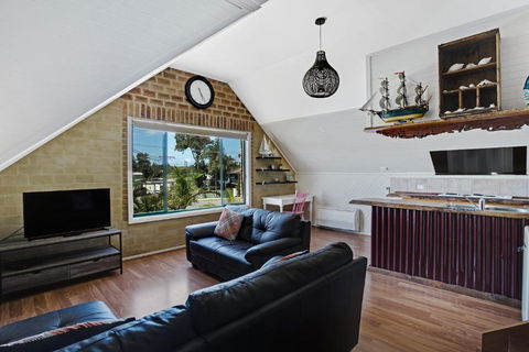 Salt Wood Cabin Style Retreat - Accommodation Batemans Bay 3