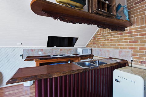 Salt Wood Cabin Style Retreat - Accommodation Batemans Bay 4
