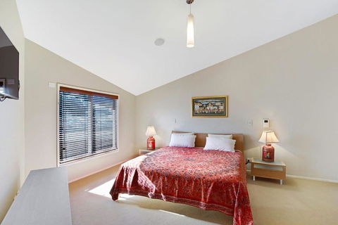 Breath Taking Waterfront! - Accommodation Batemans Bay 4