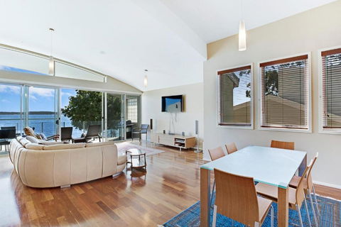 Breath Taking Waterfront! - Accommodation Batemans Bay 3