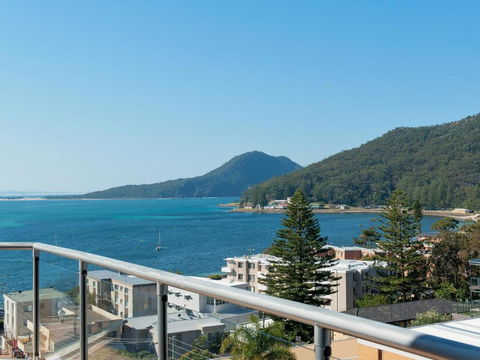 Views Views & More Views Sub Penthouse In Shoal Bay - Accommodation Batemans Bay 3