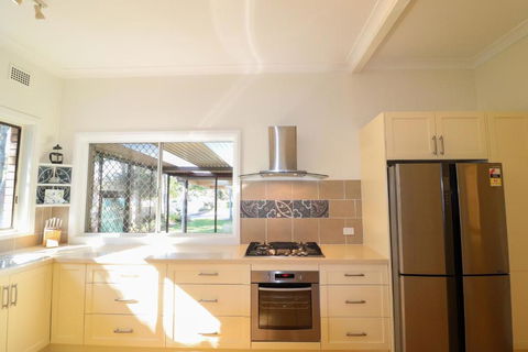 A Reflection On The Lake - Accommodation Batemans Bay 2