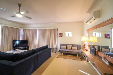 A Reflection On The Lake - Accommodation Batemans Bay 4