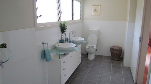 Lake Russell Lakeside Retreat - Accommodation Batemans Bay 5