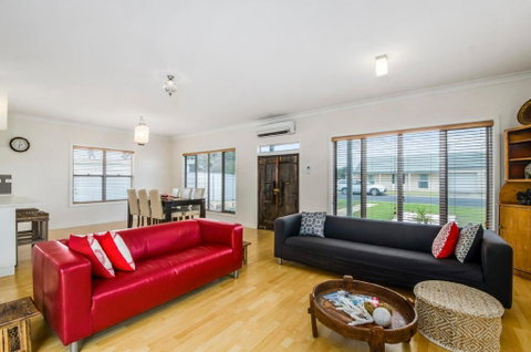 Zaahira House - Accommodation Batemans Bay 4