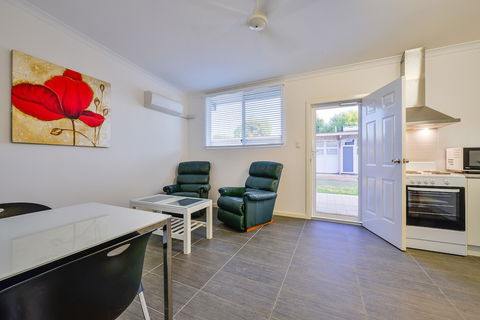 Getaway Villas Unit 38 1 - Accommodation Batemans Bay 3