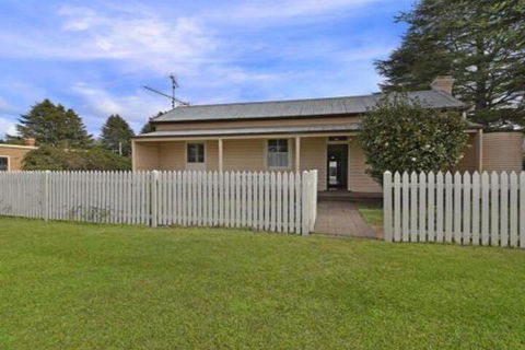 Station Masters Cottage Classic Quaint & Nostalgia - Accommodation Batemans Bay 0