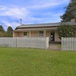Station Masters Cottage Classic Quaint & Nostalgia - Accommodation Batemans Bay 1