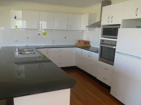 Ultimate Beach House 19a Graham Street Views Peace & Quiet - Accommodation Batemans Bay 5