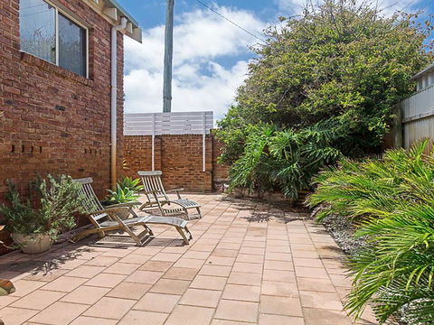Birubi Beach House 14 Campbell Avenue Fantastic House & Close To The Surf Beach - Accommodation Batemans Bay 3