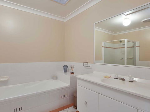 Sunset On Birubi Pet Friendly Air Con Water Views WIFI & Outdoor Spa - Accommodation Batemans Bay 4