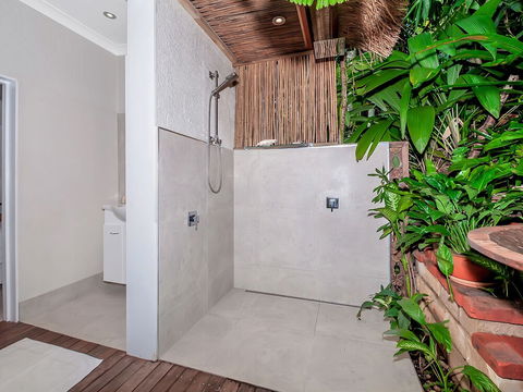 Unique Tropical Rainforest Getaway - Accommodation Batemans Bay 3