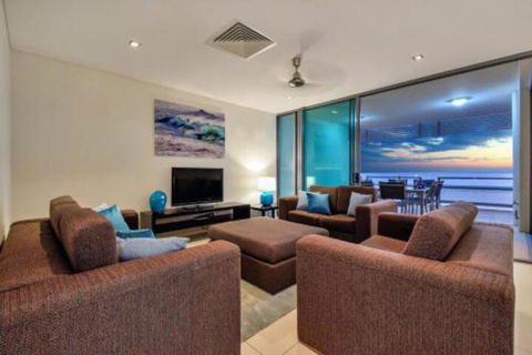 Oceana Darwin Central Oceanfront 3 Bedroom 2 Lounge Room Pool Gym Tennis Court Sleeps 9 - Accommodation Batemans Bay 2
