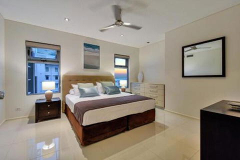 Oceana Darwin Central Oceanfront 3 Bedroom 2 Lounge Room Pool Gym Tennis Court Sleeps 9 - Accommodation Batemans Bay 4