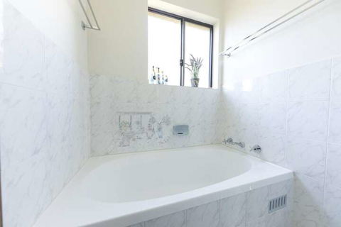 Renas Court Unit 8 - Accommodation Batemans Bay 3