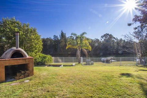 77 Lake Entrance Rd Waterfront Wonder - Accommodation Batemans Bay 6