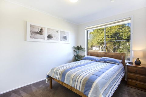 77 Lake Entrance Rd Waterfront Wonder - Accommodation Batemans Bay 3