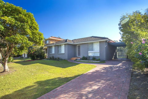 77 Lake Entrance Rd Waterfront Wonder - Accommodation Batemans Bay 4