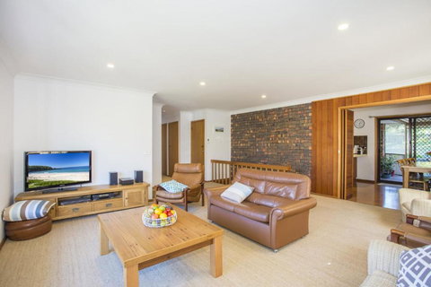Relaxed Homely Retreat 57 Carroll Ave - Accommodation Batemans Bay 3