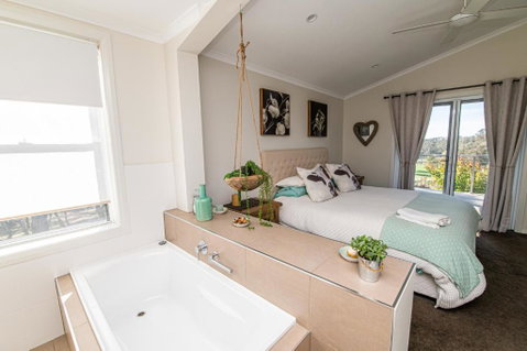 Mortimers Wines The Canopy Loft - Accommodation Batemans Bay 4