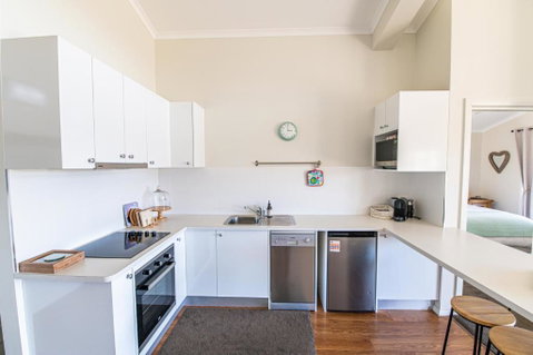 Mortimers Wines The Canopy Loft - Accommodation Batemans Bay 2