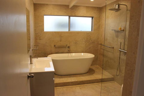 Hidden Oasis Pet Friendly In Anna Bay - Accommodation Batemans Bay 6