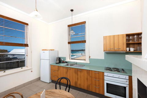 Seal Rocks Lighthouse Cottages - Accommodation Batemans Bay 5