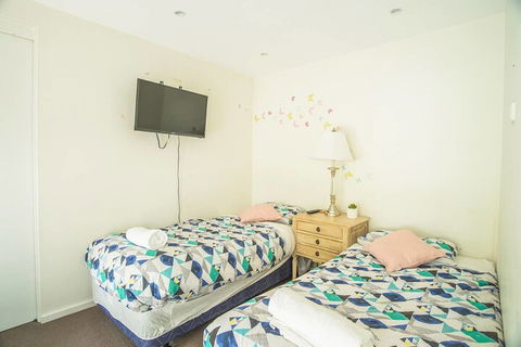 Ultimate Sandringham Beach Front Luxury House - Accommodation Batemans Bay 4