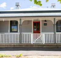 Red Door Cottage of Orange Heritage Home - Accommodation Batemans Bay