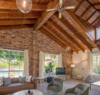 Luxurious Home on 5 Acres Close to CBD Sleeps 18 - Accommodation Batemans Bay