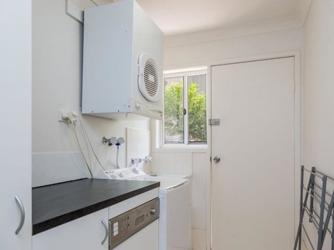 Lovely Modern Villa Amidst Peaceful Surroundings - Accommodation Batemans Bay 5