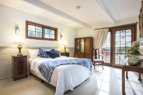 The Stone On The Hill 3 Bedroom House - Accommodation Batemans Bay 2
