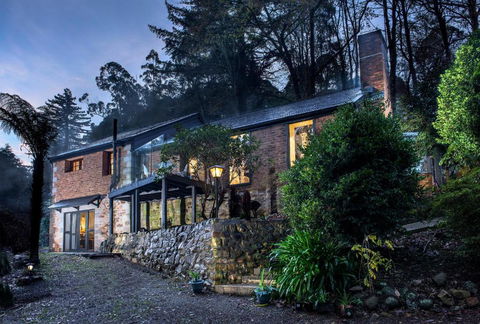 The Stone On The Hill 3 Bedroom House - Accommodation Batemans Bay 1