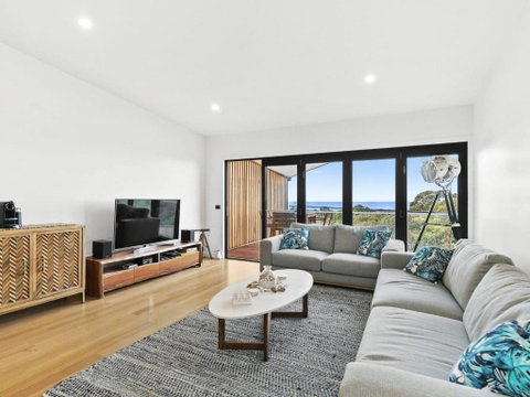 POINT BREAK NEW LISTING 2019 - Accommodation Batemans Bay 4