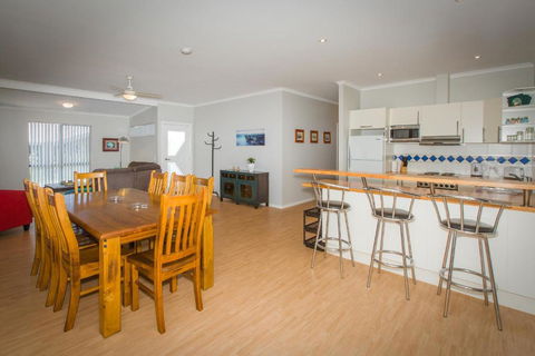 Desert Pea - Accommodation Batemans Bay 5