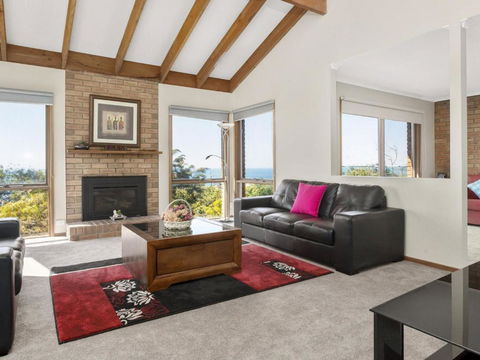 VIEWS At MCCRAE..... - Accommodation Batemans Bay 6