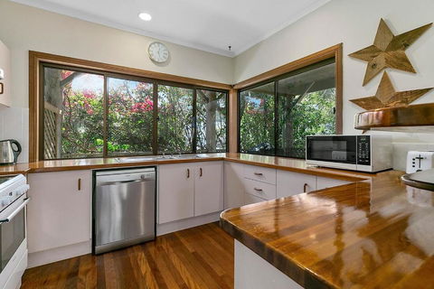 The Beach House Sunshine Beach - Accommodation Batemans Bay 3