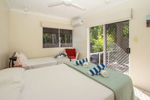 Champagne Apartment 1 - Accommodation Batemans Bay 2