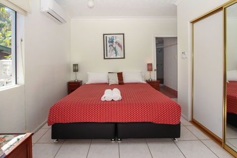 Champagne Apartment 1 - Accommodation Batemans Bay 6