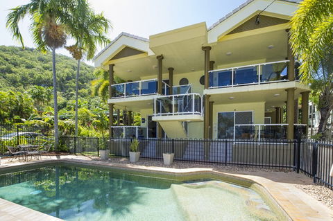 Champagne Apartment 1 - Accommodation Batemans Bay 0