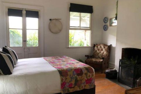 The Residence Stylish Comfort With Fireplace - Accommodation Batemans Bay 0