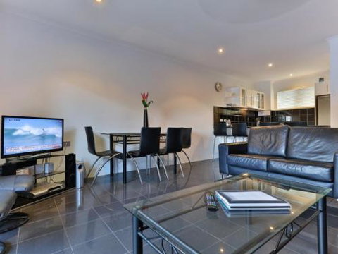RED COWRIE 321atPALM COVE - Accommodation Batemans Bay 6