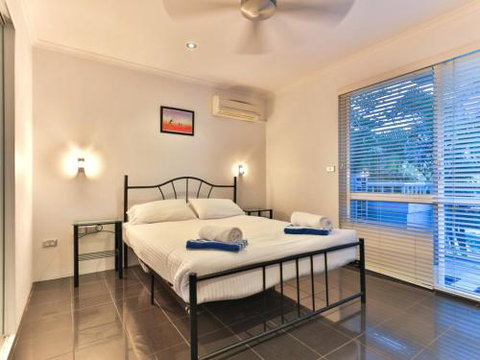 RED COWRIE 321atPALM COVE - Accommodation Batemans Bay 1