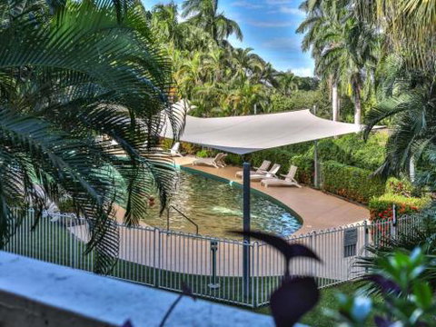 RED COWRIE 321atPALM COVE - Accommodation Batemans Bay 4