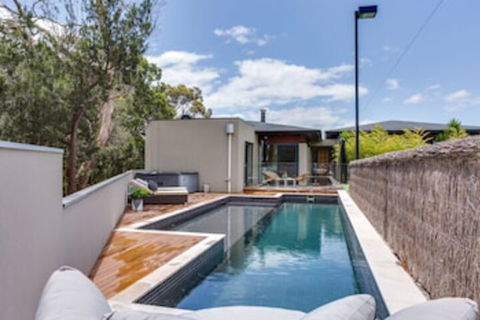 Kalina Retreat Tennis & Pool - Accommodation Batemans Bay 0