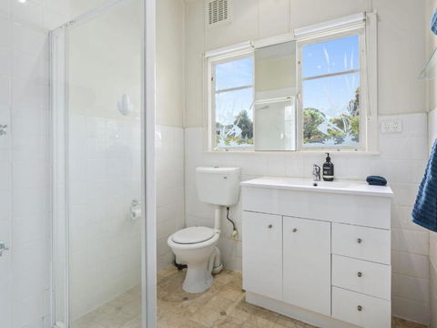 KIMBERLEY McCRAE - Accommodation Batemans Bay 6