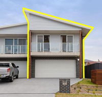 Birubi Breezes 2 / 7 Fitzroy St. Large Duplex with Air Conditioning WIFI  only 5 minute walk to the beach - Accommodation Batemans Bay